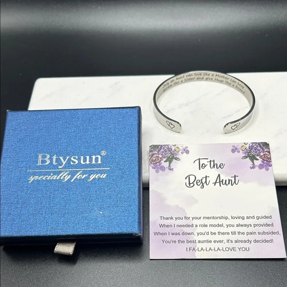 To the Best Aunt Silver tone Cuff Bracelet. New in Box!